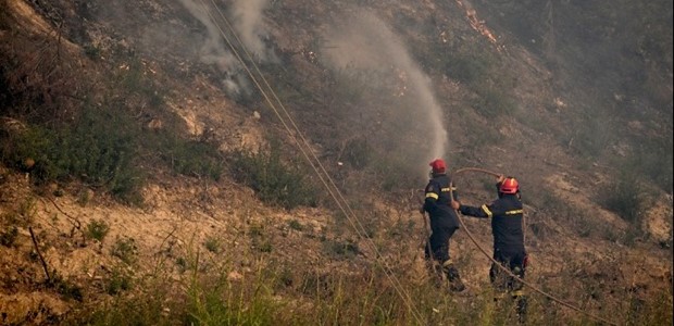 Σε πλήρη εξέλιξη η διά θαλάσσης απομάκρυνση των κατοίκων 